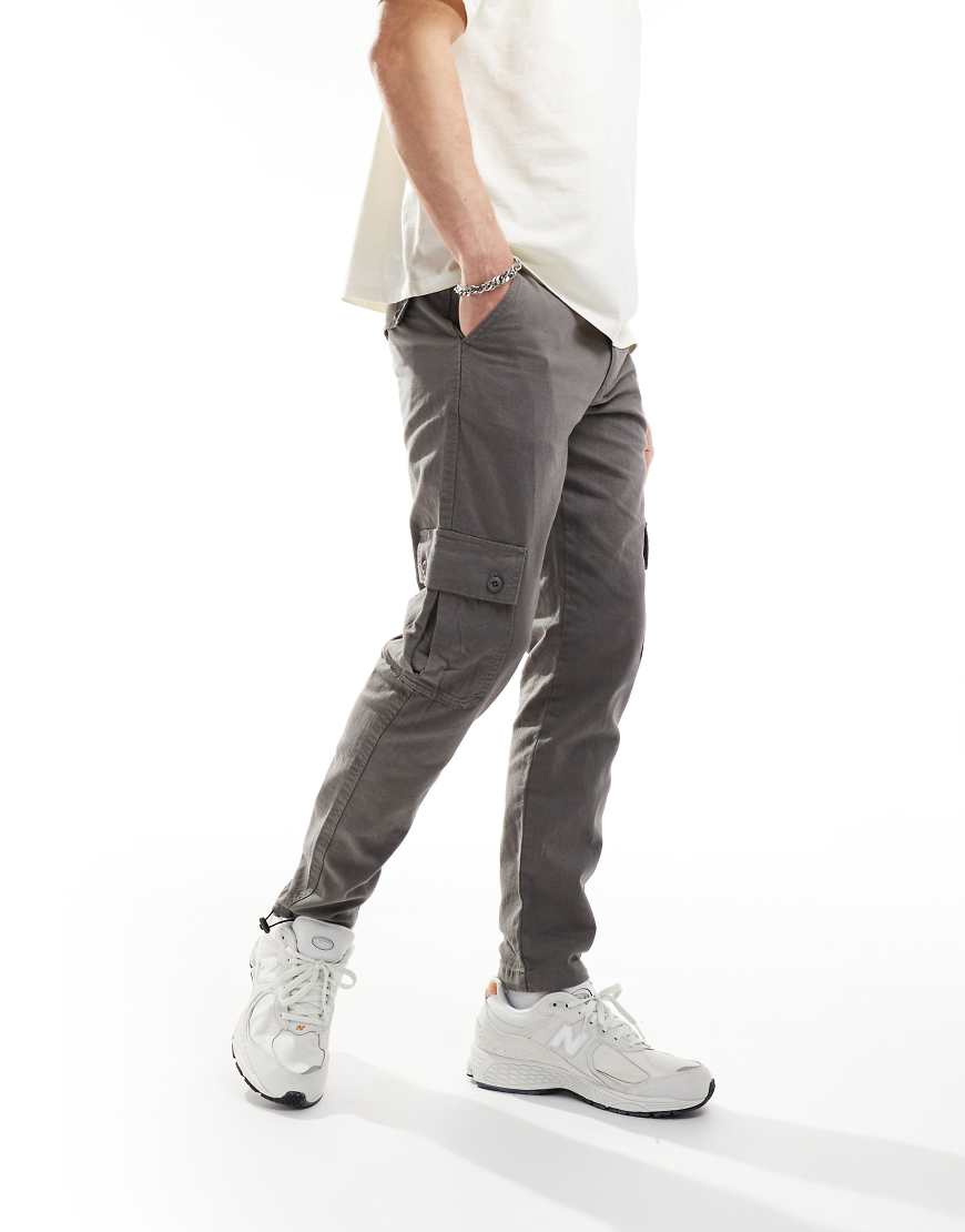 ASOS DESIGN - Schmal zulaufende Cargo-Hose aus Leinen in verwaschenem Anthrazit-Grau ASOS DESIGN - Schmal zulaufende Cargo-Hose aus Leinen in verwaschenem Anthrazit-Grau von ASOS DESIGN