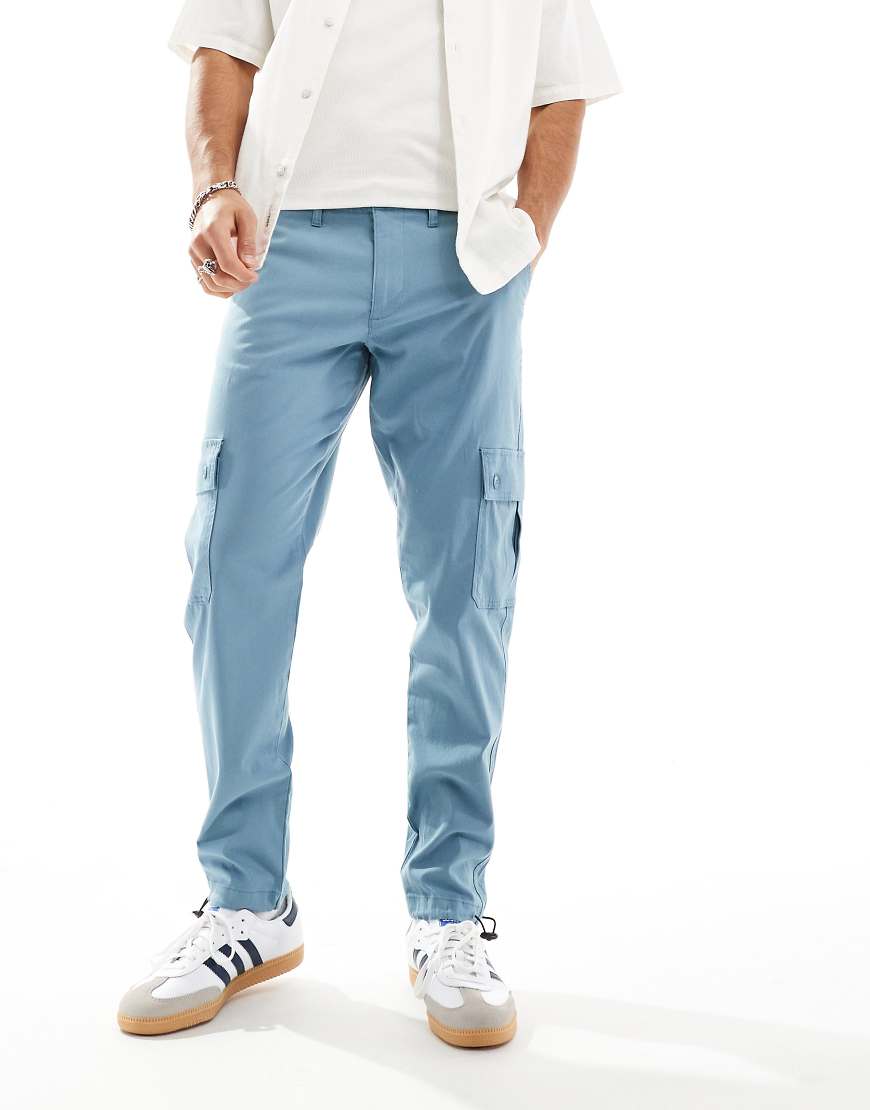 ASOS DESIGN - Schmal zulaufende Cargohose in Blau von ASOS DESIGN