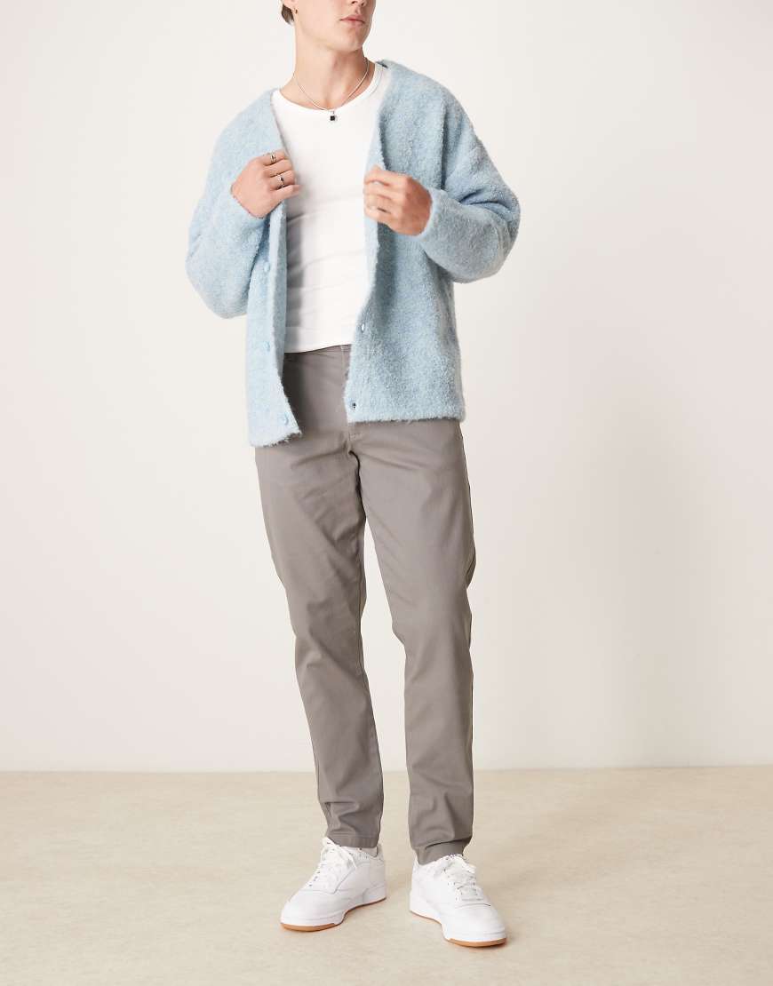 ASOS DESIGN - Schmal zulaufende Chinohose in Grau von ASOS DESIGN