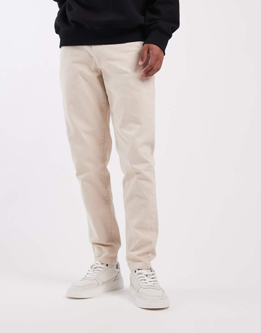 ASOS DESIGN - Schmal zulaufende Chinohose in Steinbeige mit Komfort-Stretch-Grau von ASOS DESIGN