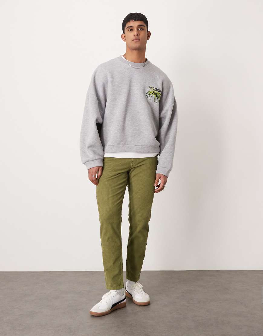 ASOS DESIGN - Schmal zulaufende Cord-Hose in Khaki-Grün ASOS DESIGN - Schmal zulaufende Cord-Hose in Khaki-Grün von ASOS DESIGN
