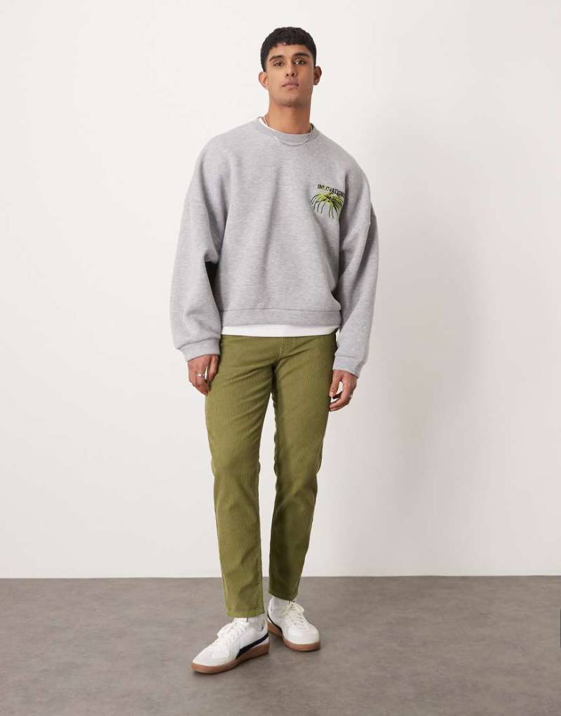 ASOS DESIGN - Schmal zulaufende Cord-Hose in Khaki-Grün von ASOS DESIGN