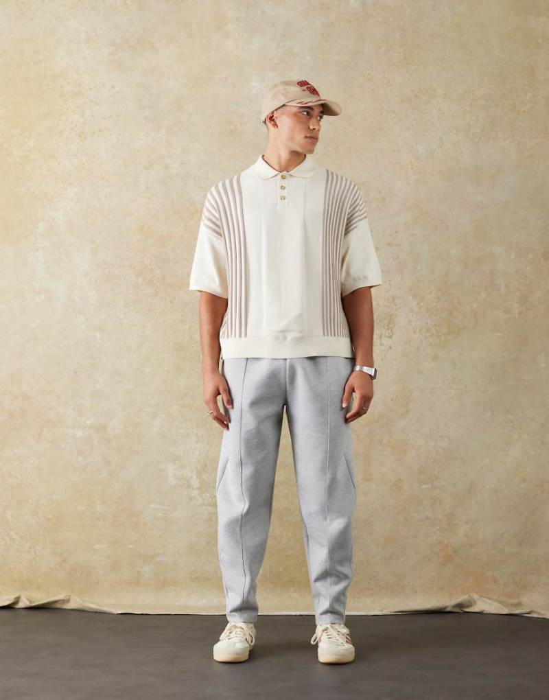 ASOS DESIGN - Schmal zulaufende Doubleface-Jogginghose in Grau meliert mit Biesen von ASOS DESIGN