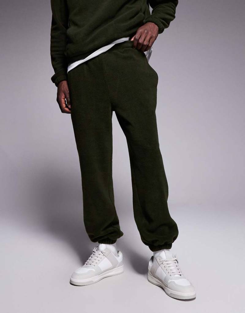 ASOS DESIGN - Schmal zulaufende Fleece-Jogginghose in Grün, Kombiteil von ASOS DESIGN
