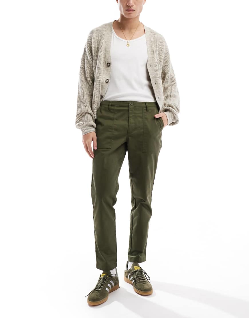 ASOS DESIGN - Schmal zulaufende Hose in Grün von ASOS DESIGN