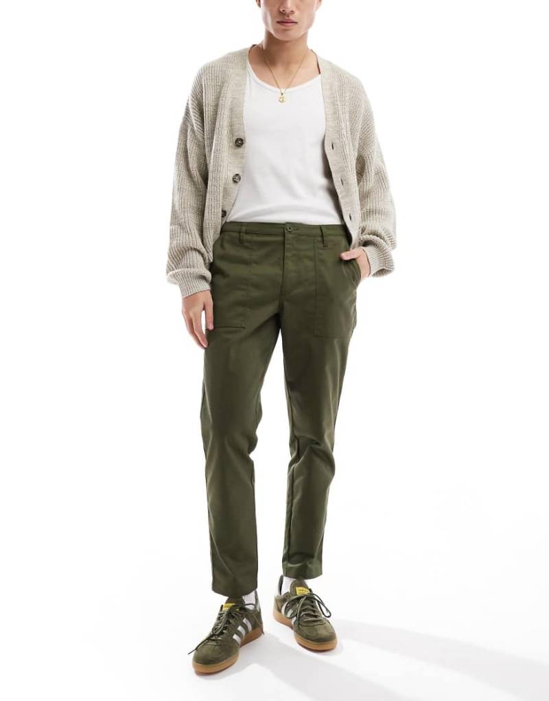 ASOS DESIGN - Schmal zulaufende Hose in Grün von ASOS DESIGN
