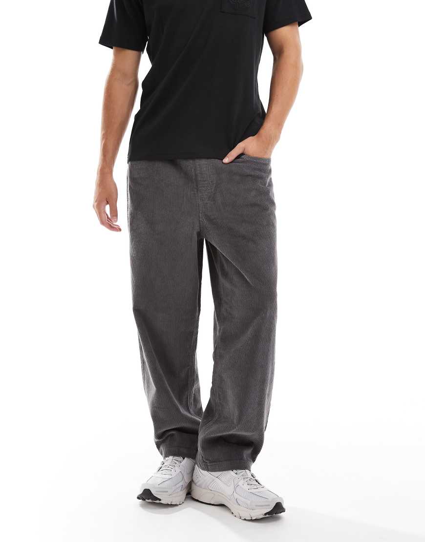 ASOS DESIGN - Schmal zulaufende Hose zum Überziehen aus Cord in Anthrazit mit Oversize-Passform-Grau von ASOS DESIGN