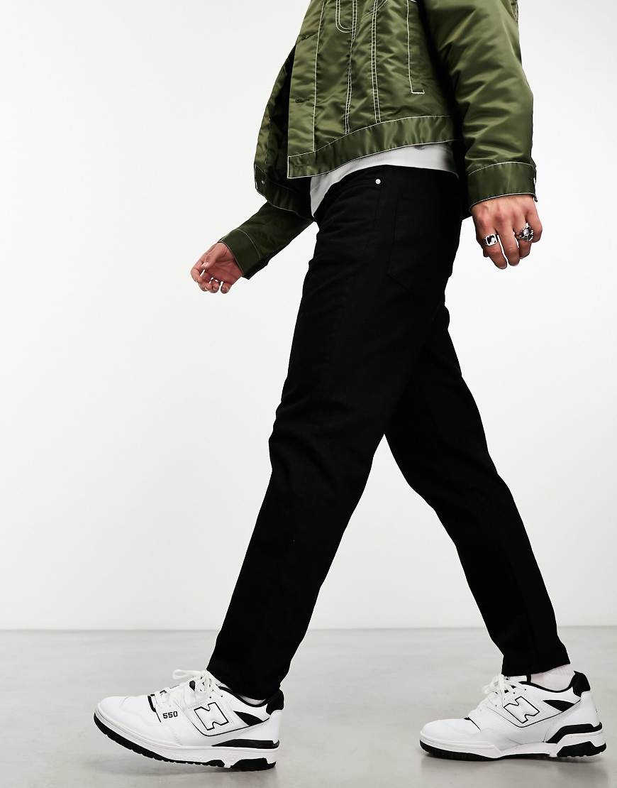 ASOS DESIGN - Schmal zulaufende Jeans in No-Fade-Schwarz ASOS DESIGN - Schmal zulaufende Jeans in No-Fade-Schwarz von ASOS DESIGN