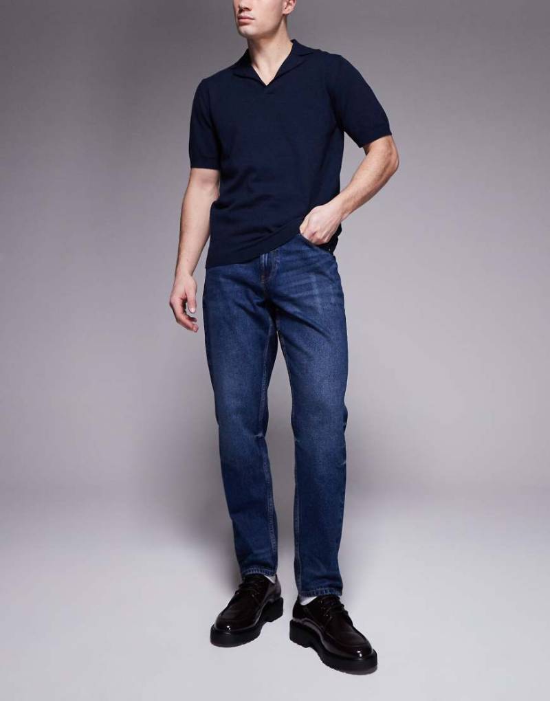 ASOS DESIGN - Schmal zulaufende Jeans in dunkelblauer Vintage-Waschung von ASOS DESIGN