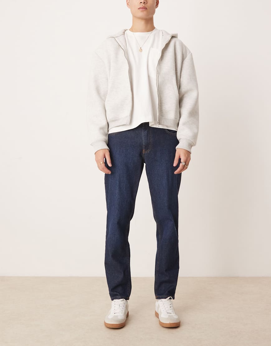 ASOS DESIGN - Klassische, feste Jeans in dunkelblauer Waschung ASOS DESIGN - Klassische, feste Jeans in dunkelblauer Waschung von ASOS DESIGN