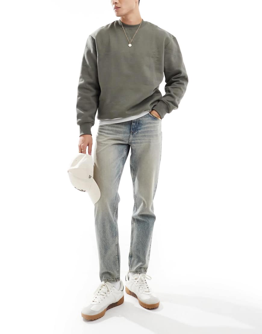 ASOS DESIGN - Schmal zulaufende Jeans in hellblauer Waschung ASOS DESIGN - Schmal zulaufende Jeans in hellblauer Waschung von ASOS DESIGN