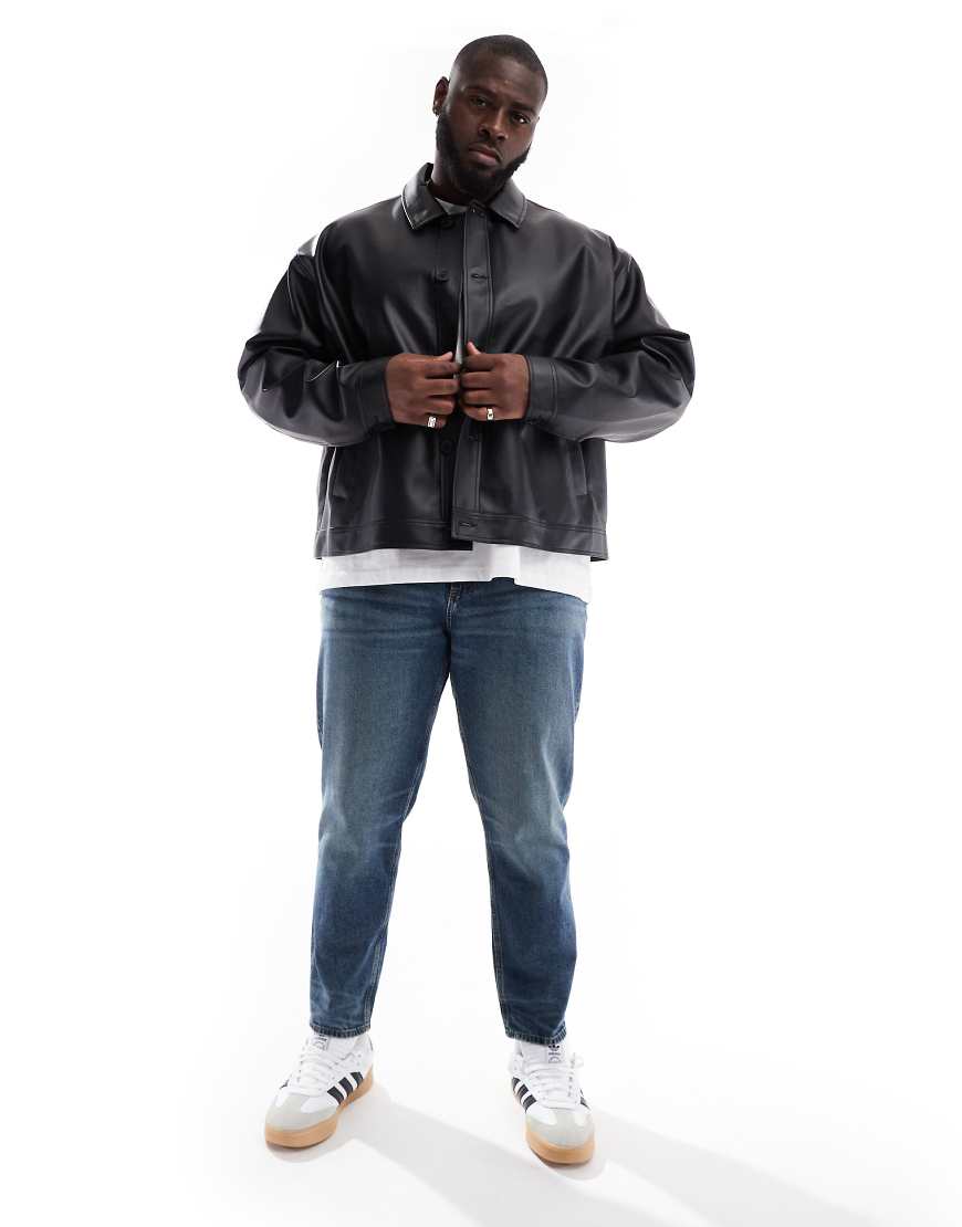 ASOS DESIGN - Schmal zulaufende Jeans in mittelblauer Waschung ASOS DESIGN - Schmal zulaufende Jeans in mittelblauer Waschung von ASOS DESIGN