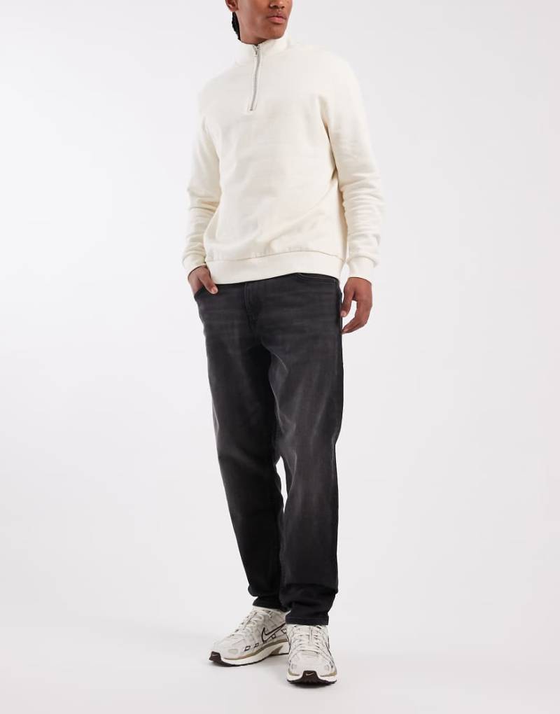 ASOS DESIGN - Schmal zulaufende Jeans in schwarzer Waschung mit Stretchanteil von ASOS DESIGN