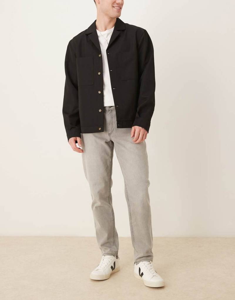 ASOS DESIGN - Schmal zulaufende Jeans in verwaschenem Grau von ASOS DESIGN
