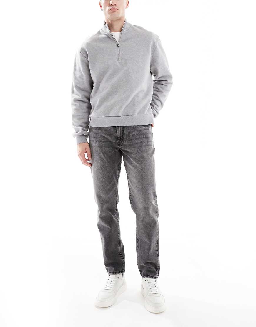 ASOS DESIGN - Schmal zulaufende Jeans in verwaschenem Schwarz-Grau ASOS DESIGN - Schmal zulaufende Jeans in verwaschenem Schwarz-Grau von ASOS DESIGN