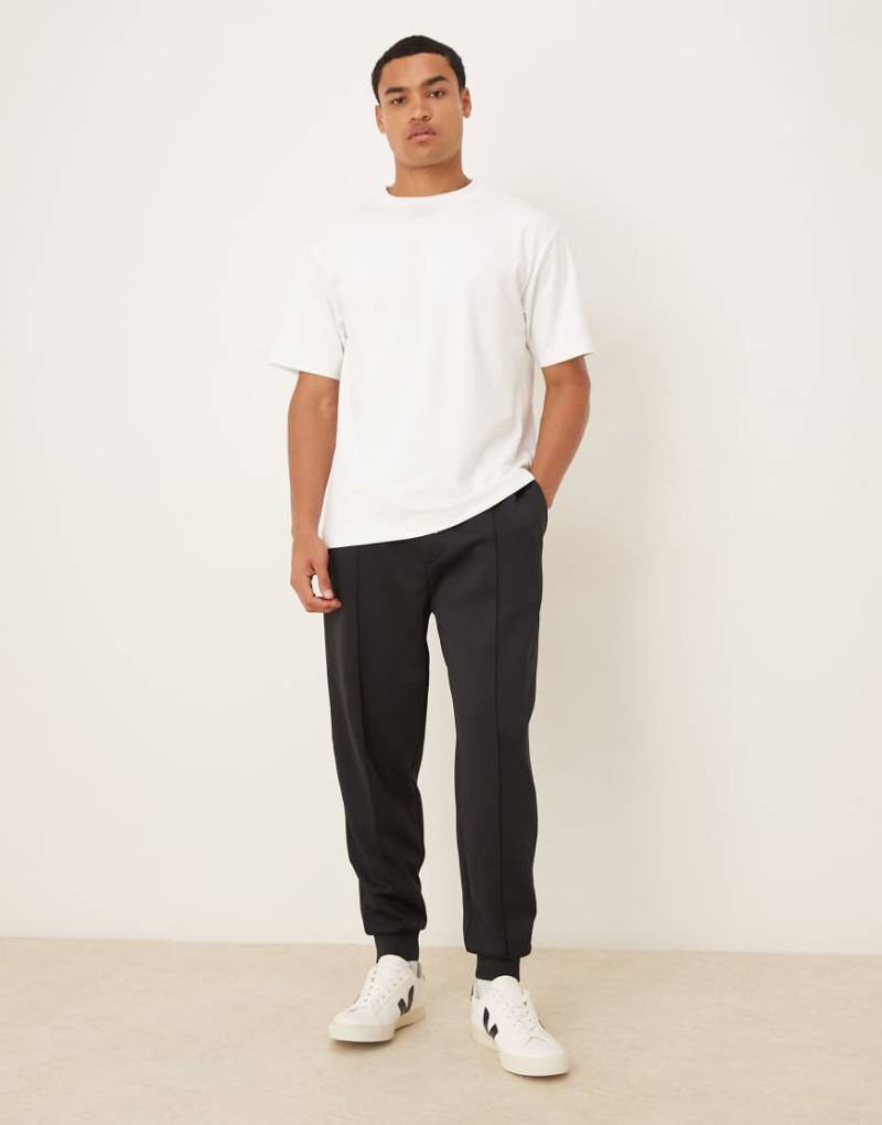 ASOS DESIGN - Schmal zulaufende Jogginghose aus schwerem, neoprenartigem Material in Schwarz von ASOS DESIGN