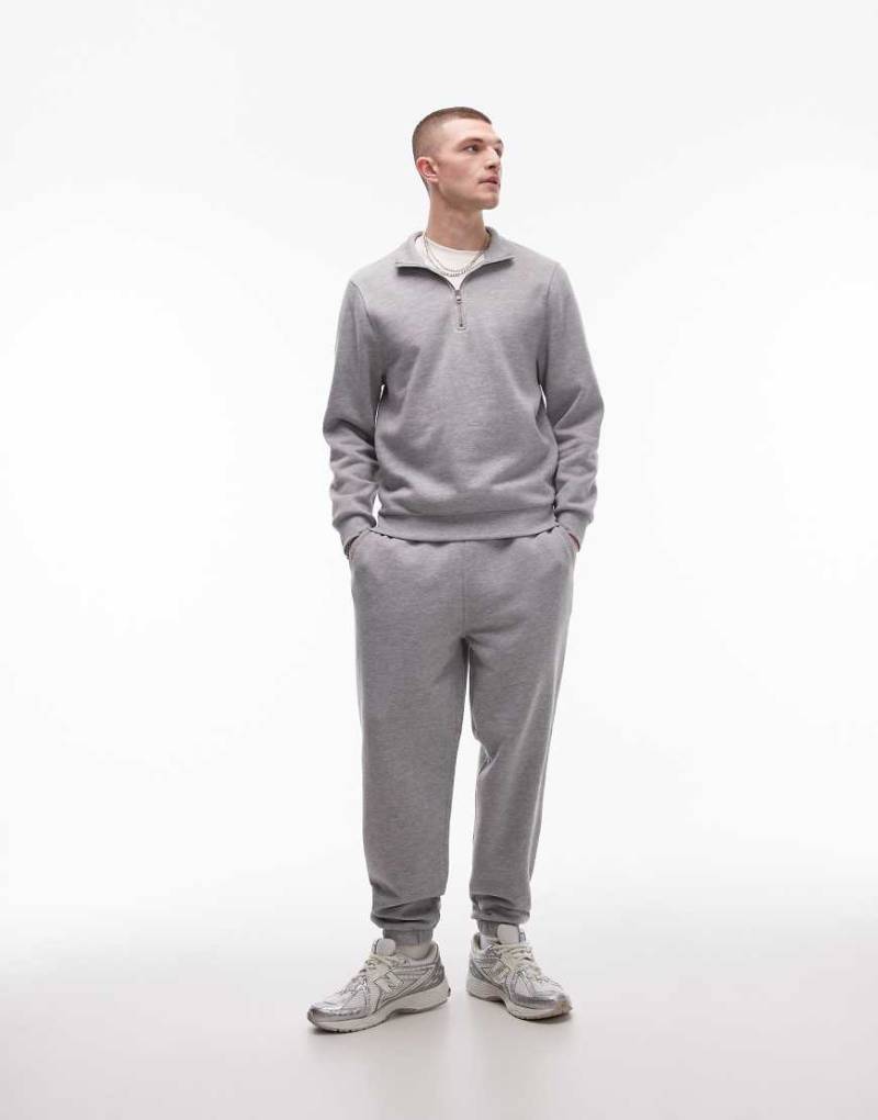 ASOS DESIGN - Essential - Schmal zulaufende Jogginghose in Grau von ASOS DESIGN