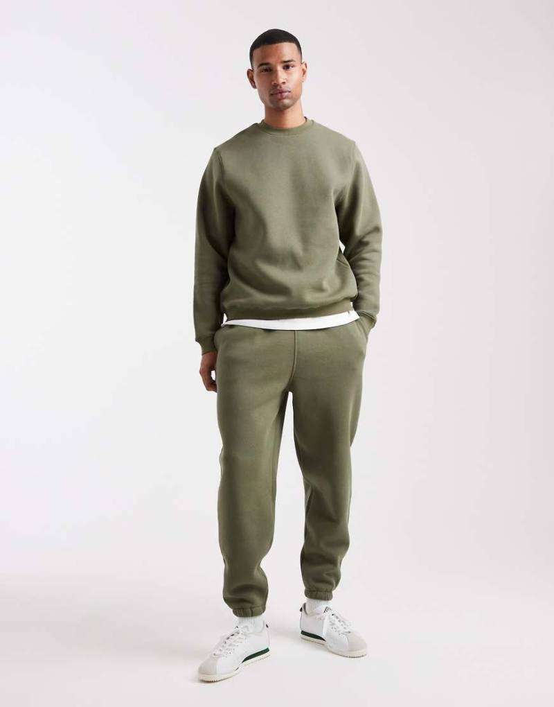ASOS DESIGN - Schmal zulaufende Jogginghose in Khaki-Grün von ASOS DESIGN