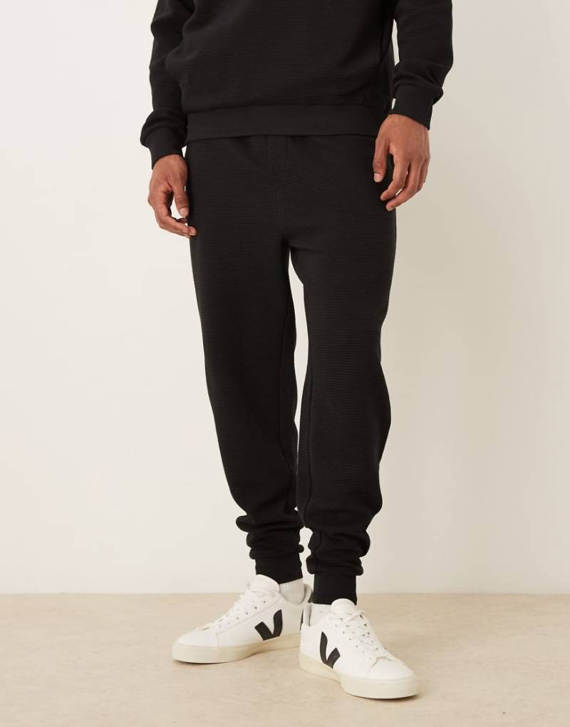 ASOS DESIGN - Schmal zulaufende Jogginghose in Schwarz mit gerippten Bündchen, Kombiteil von ASOS DESIGN