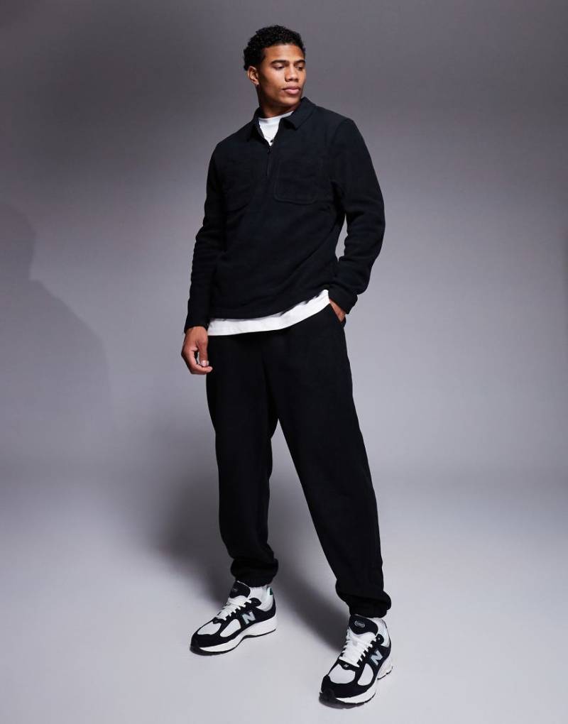 ASOS DESIGN - Schmal zulaufende Jogginghose in Schwarz von ASOS DESIGN