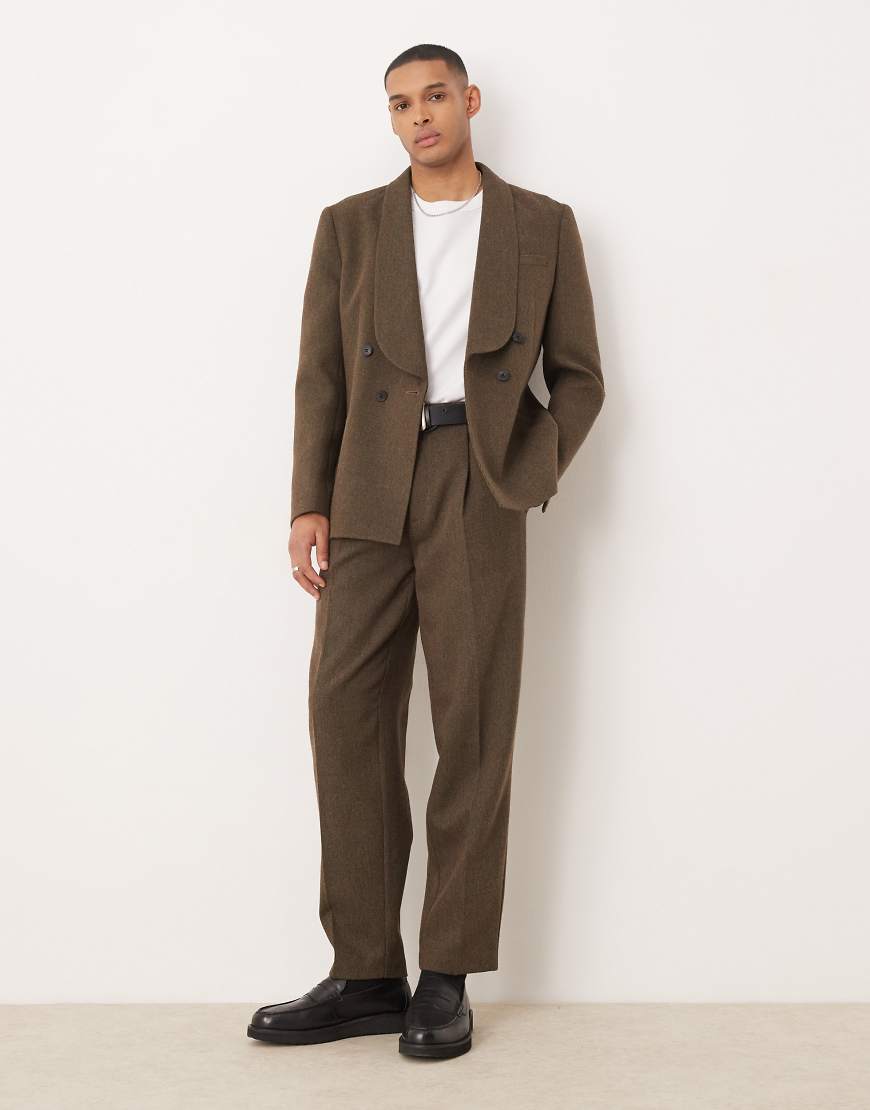 ASOS DESIGN - Schmal zulaufende Oversize-Anzughose in Braun mit Bundfalten und Fischgrätmuster ASOS DESIGN - Schmal zulaufende Oversize-Anzughose in Braun mit Bundfalten und Fischgrätmuster von ASOS DESIGN