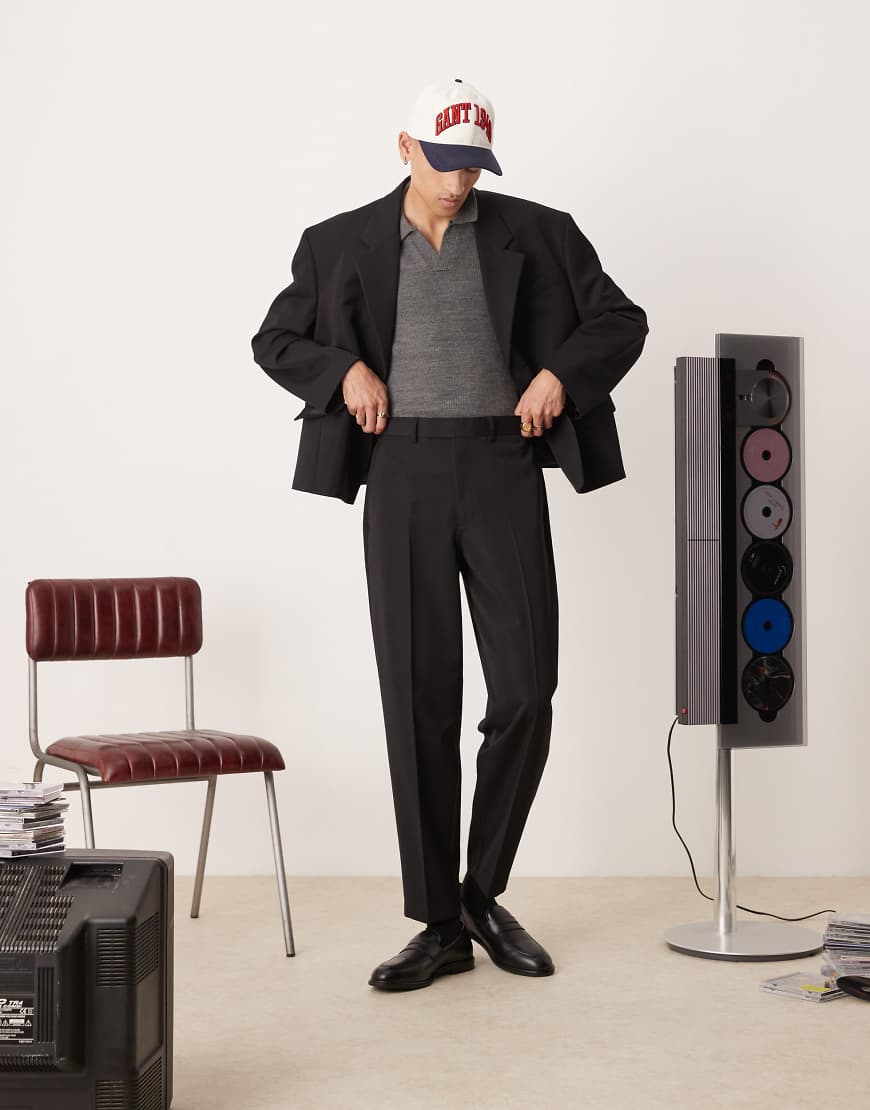 ASOS DESIGN - Schmal zulaufende Oversize-Anzughose in Schwarz von ASOS DESIGN