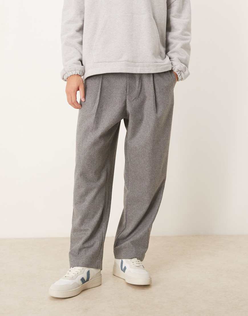 ASOS DESIGN - Schmal zulaufende Relaxed-Fit-Hose in Grau mit Wolloptik von ASOS DESIGN