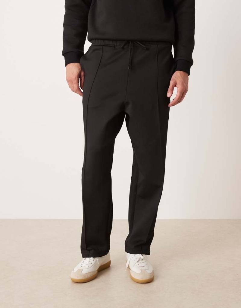 ASOS DESIGN - Schmal zulaufende Relaxed-Fit-Jogginghose in Schwarz mit Biesen, Kombiteil von ASOS DESIGN