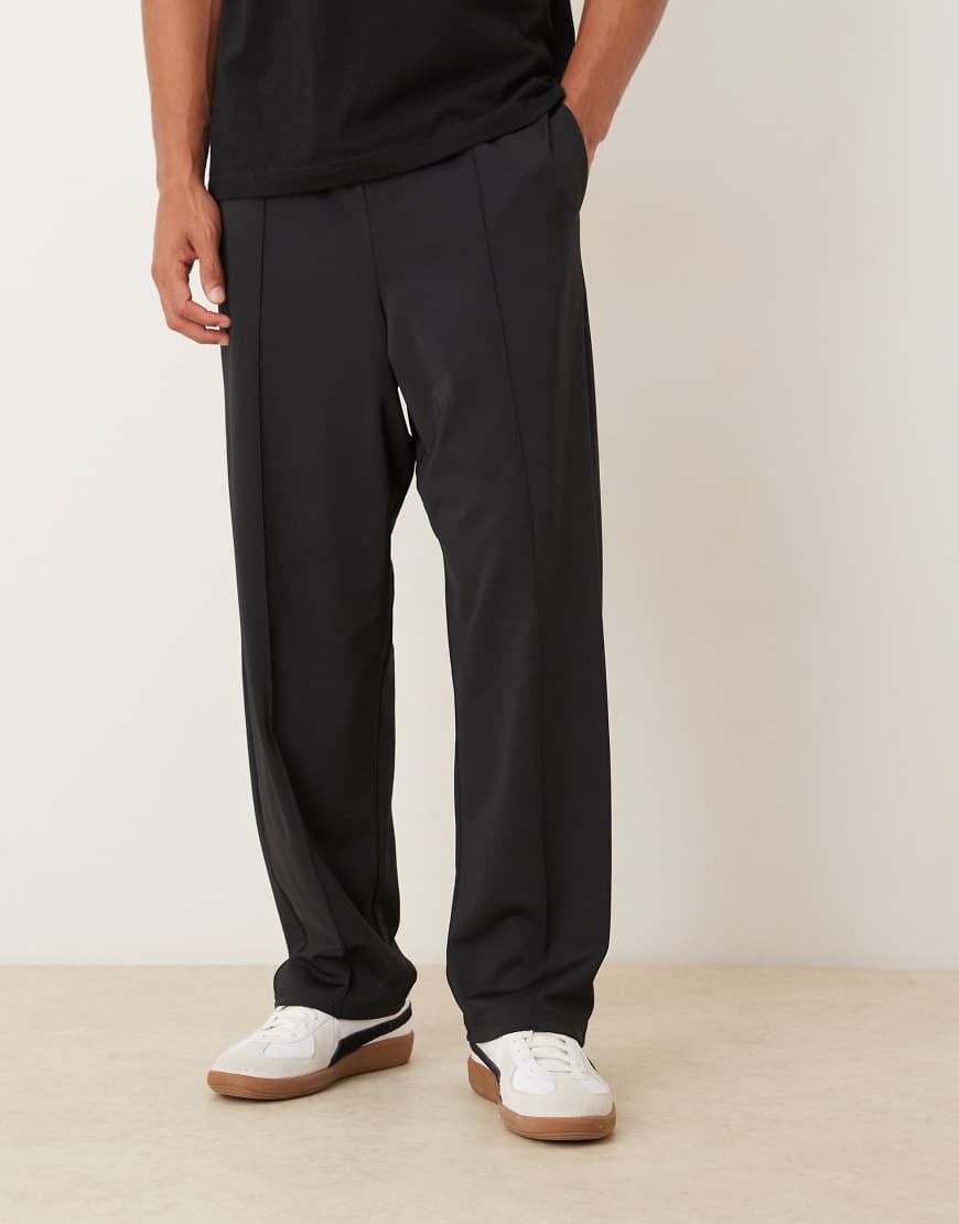 ASOS DESIGN - Schmal zulaufende Relaxed-Fit-Jogginghose in Schwarz mit Biesendetail und Neopren-Optik von ASOS DESIGN