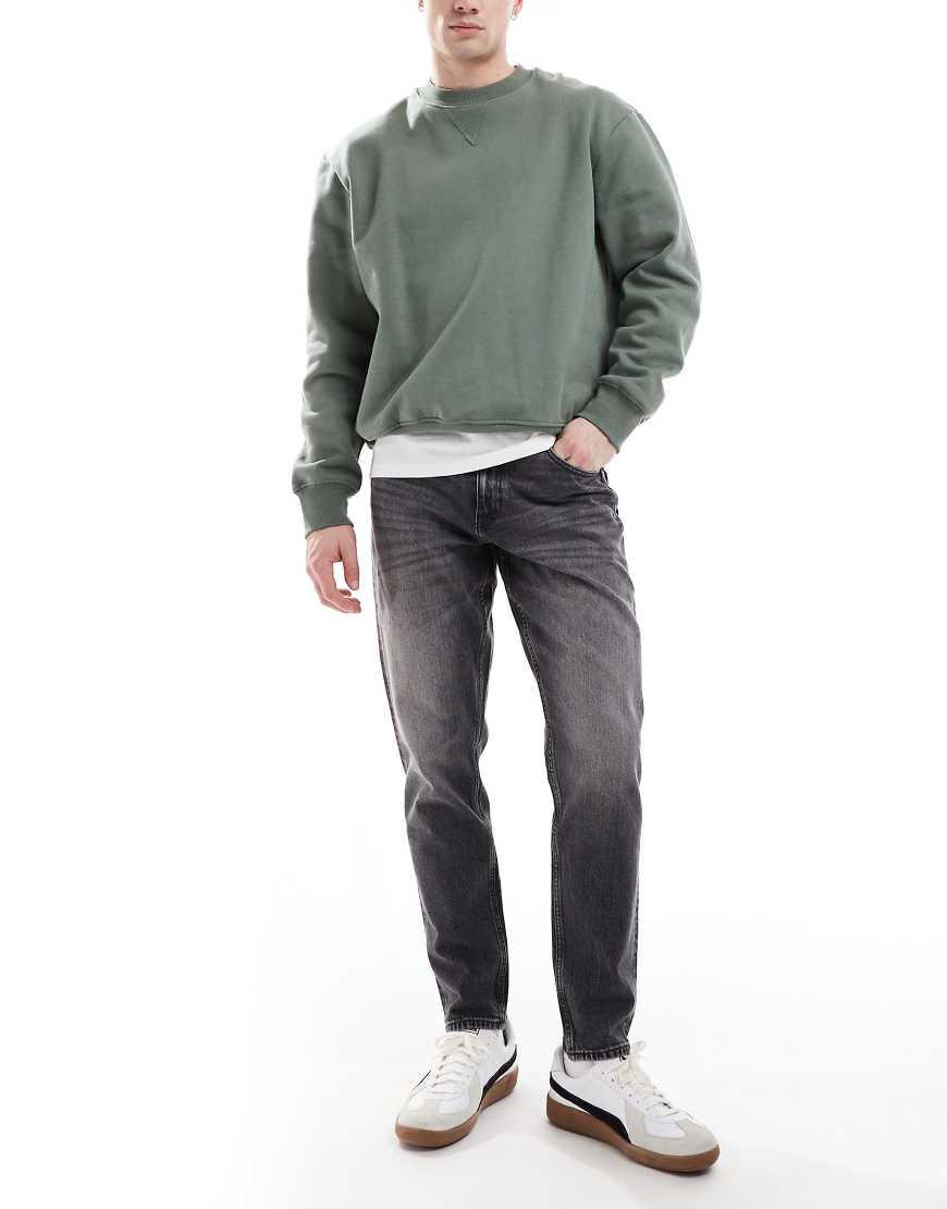 ASOS DESIGN - Schmal zulaufende Stretch-Jeans in schwarzer Vintage-Waschung ASOS DESIGN - Schmal zulaufende Stretch-Jeans in schwarzer Vintage-Waschung von ASOS DESIGN