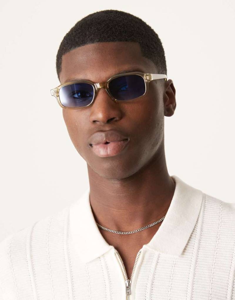 ASOS DESIGN - Eckige Sonnenbrille mit Gestell in transparentem Beige und blauen Gläsern-Grau von ASOS DESIGN
