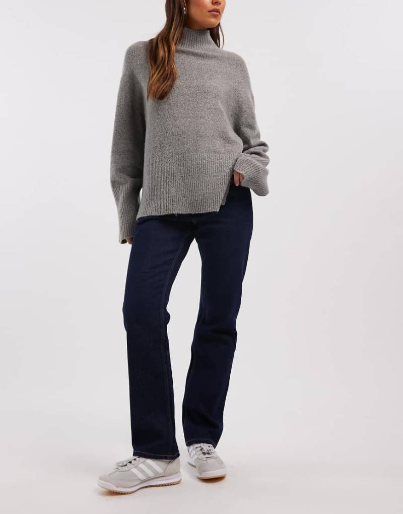 ASOS DESIGN - Schmale, gerade geschnittene Jeans mit hohem Bund und Rinse-Waschung-Marineblau von ASOS DESIGN