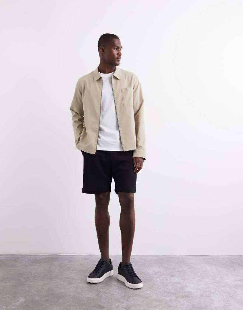 ASOS DESIGN - Essentials - Mittellange Shorts in Schwarz mit schmalem Schnitt von ASOS DESIGN