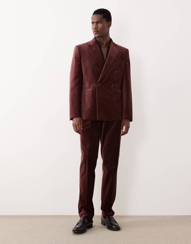 ASOS DESIGN - Schmale Anzughose aus Baumwollsamt in Dunkelbraun mit Bundfalten-Brown von ASOS DESIGN