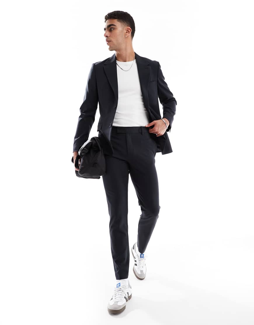 ASOS DESIGN - Schmale Anzughose aus Vierfach-Stretch in Schwarz ASOS DESIGN - Schmale Anzughose aus Vierfach-Stretch in Schwarz von ASOS DESIGN