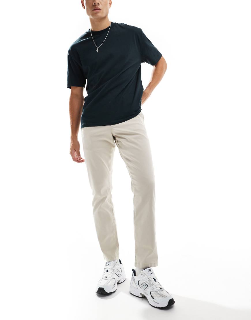 ASOS DESIGN - Schmale Chinohose in Stone-Neutral ASOS DESIGN - Schmale Chinohose in Stone-Neutral von ASOS DESIGN