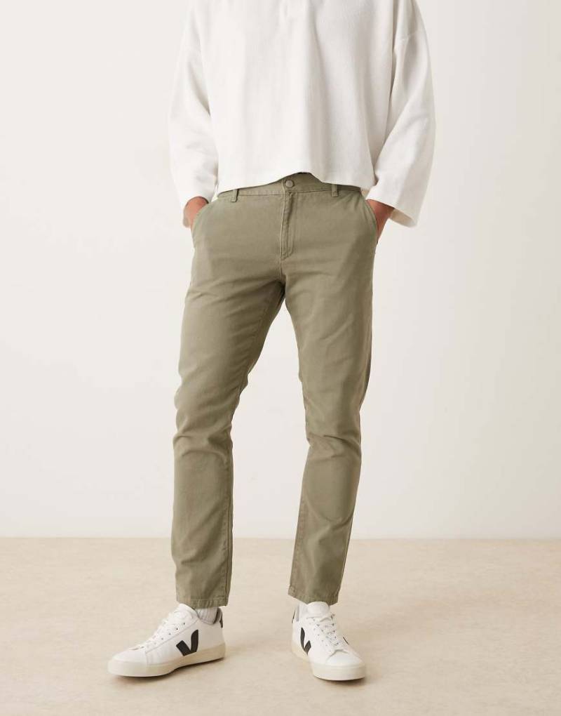 ASOS DESIGN - Schmale Hose in Khaki-Grün von ASOS DESIGN