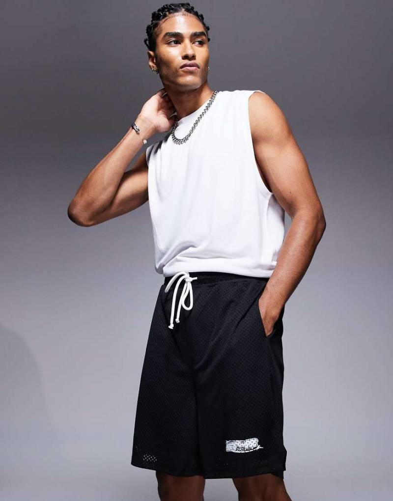 ASOS DESIGN - Schmale Shorts aus strukturiertem Netzstoff in Marineblau mit Print von ASOS DESIGN