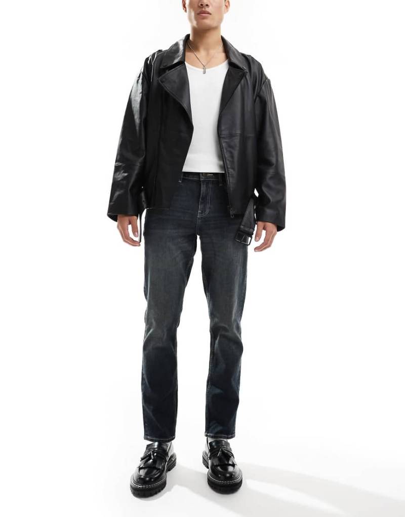 ASOS DESIGN - Schmale Stretch-Jeans in dunkler Vintage-Waschung-Blau von ASOS DESIGN