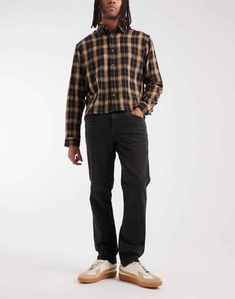 ASOS DESIGN - Schmale Stretch-Jeans in verwaschenem Schwarz von ASOS DESIGN