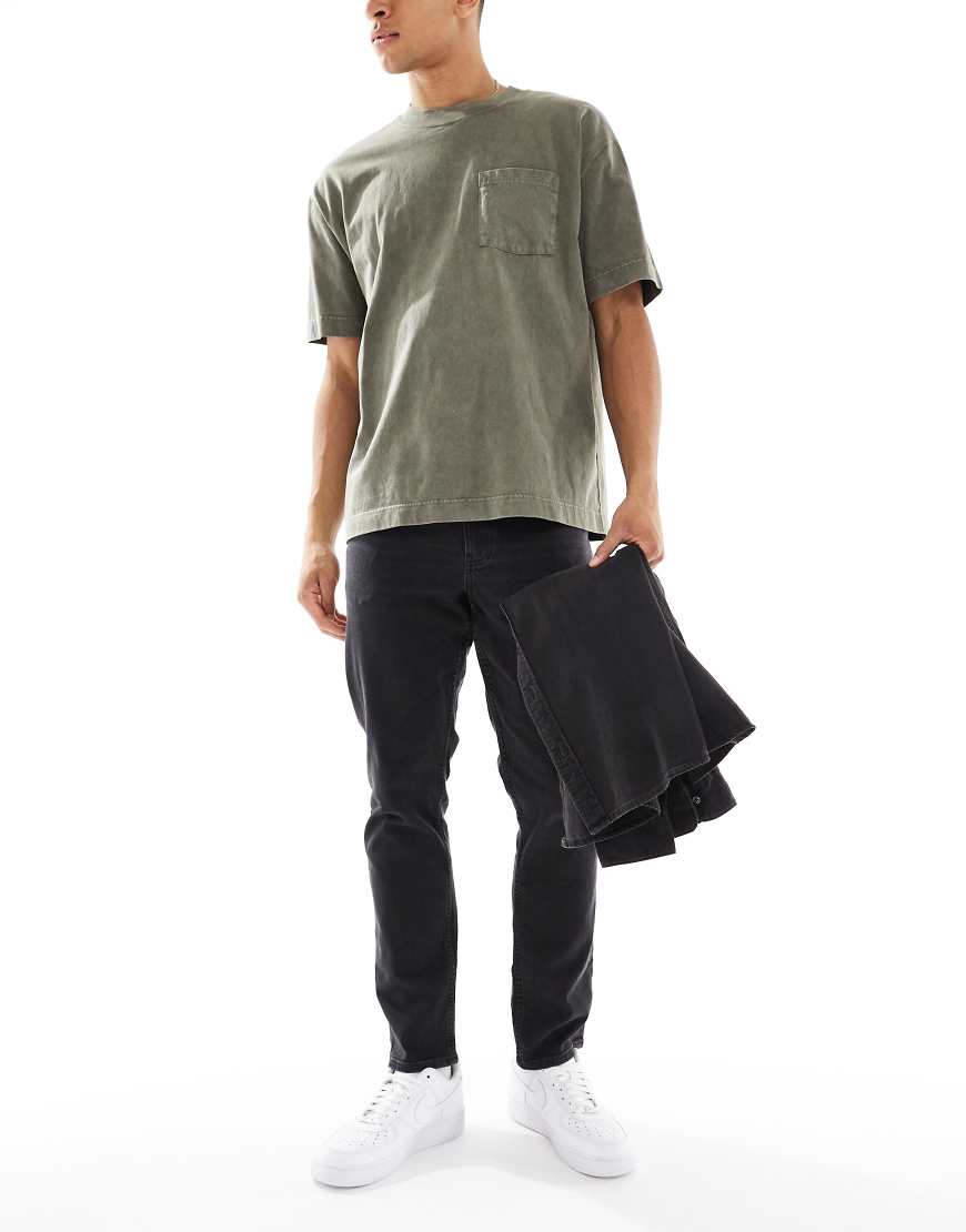 ASOS DESIGN - Schmale Stretch-Jeans in verwaschenem Schwarz von ASOS DESIGN