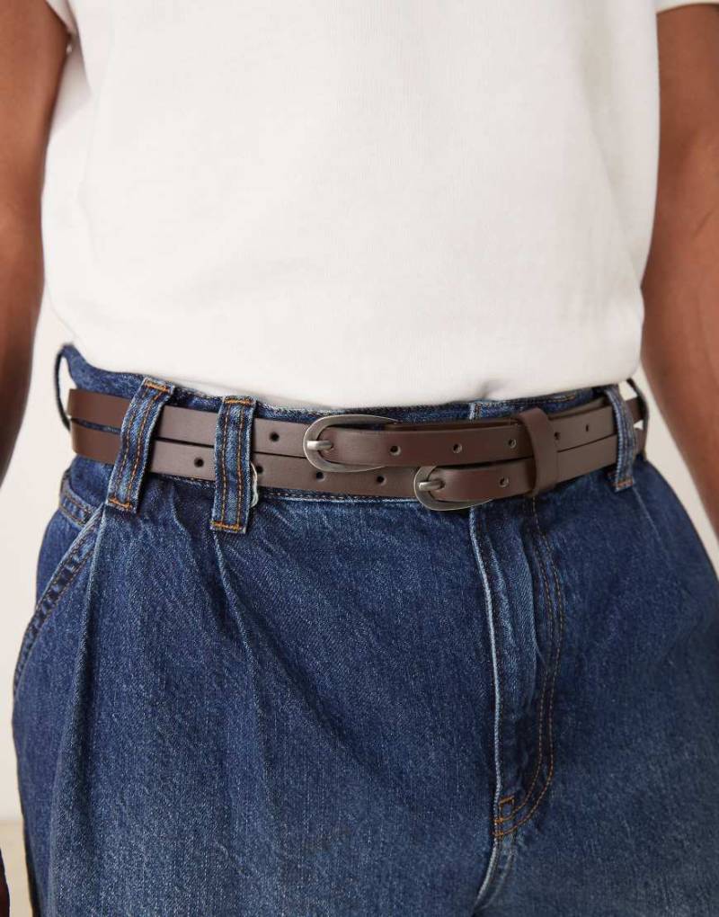 ASOS DESIGN - Schmaler Gürtel mit Doppelriemen aus braunem Kunstleder-Brown von ASOS DESIGN