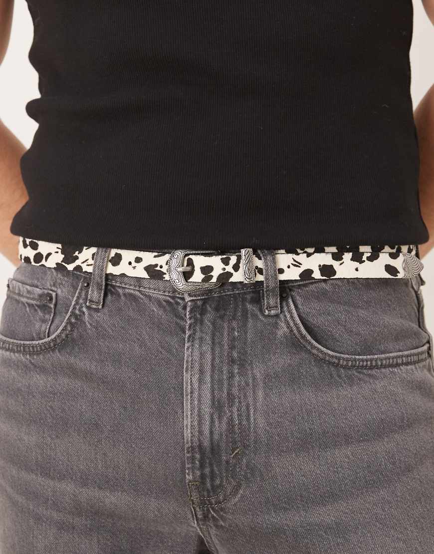 ASOS DESIGN - Schmaler Western-Gürtel aus Leder mit Kuhfellmuster-Schwarz von ASOS DESIGN
