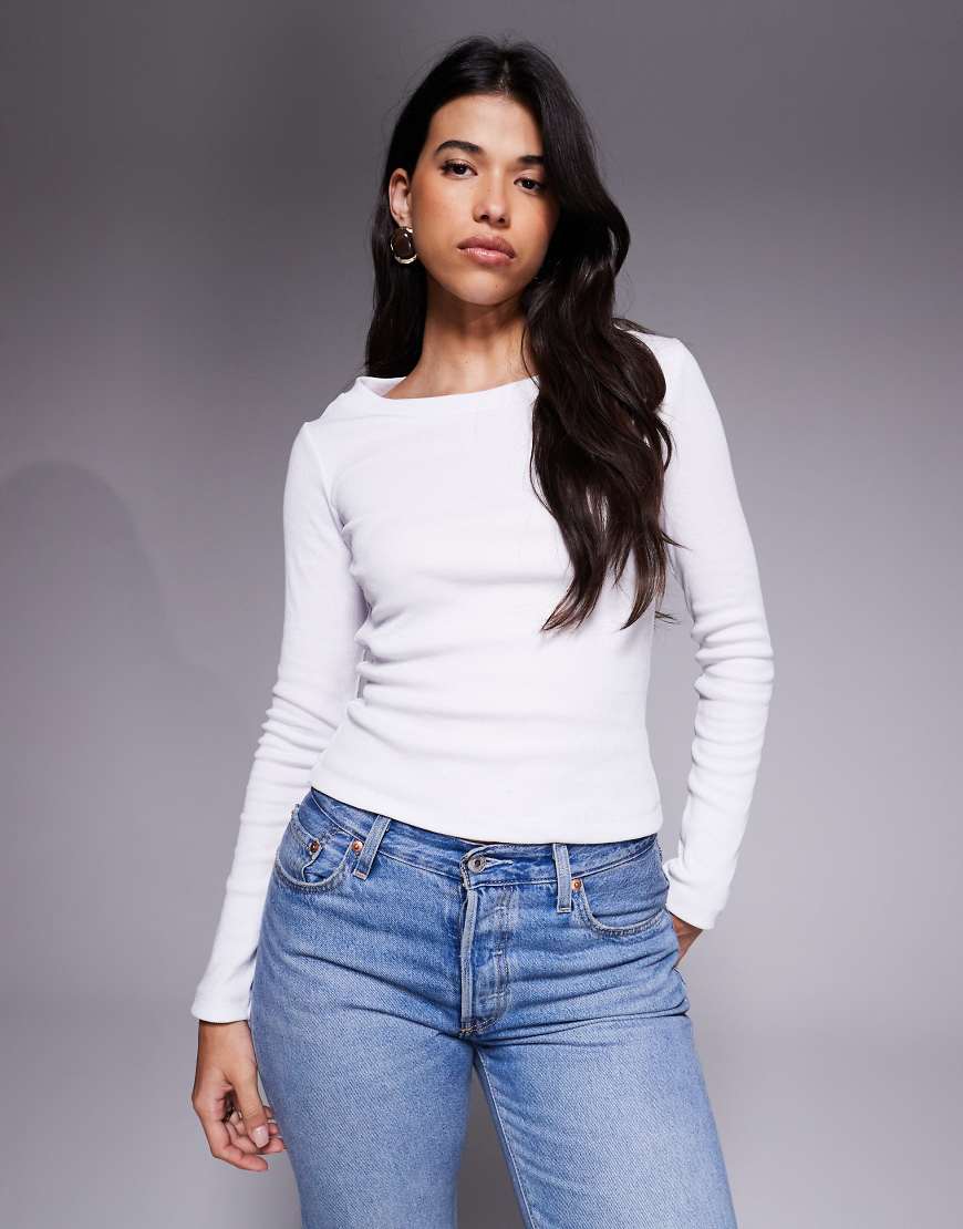 ASOS DESIGN - Schmales geripptes Top in Elfenbein mit breitem U-Boot-Ausschnitt-Weiß ASOS DESIGN - Schmales geripptes Top in Elfenbein mit breitem U-Boot-Ausschnitt-Weiß von ASOS DESIGN