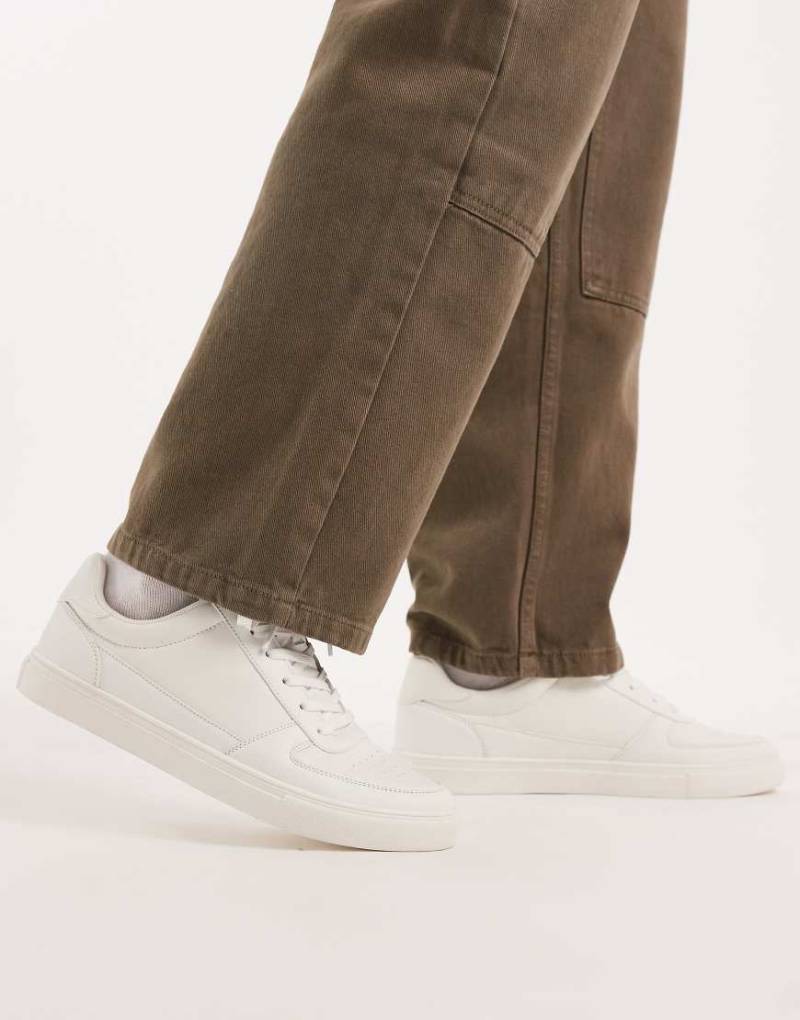 ASOS DESIGN - Schnür-Sneaker in Weiß mit strukturierten Einsätzen von ASOS DESIGN