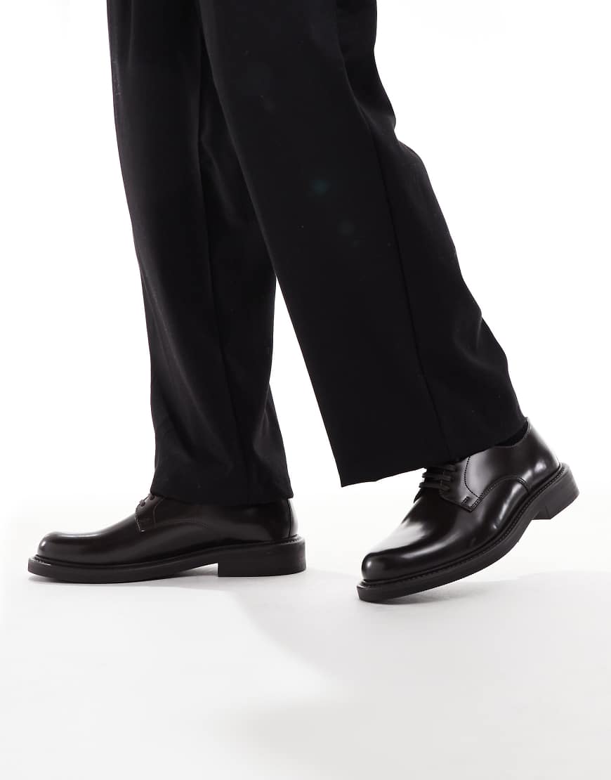 ASOS DESIGN - Schnürschuhe aus braunem Leder-Schwarz von ASOS DESIGN