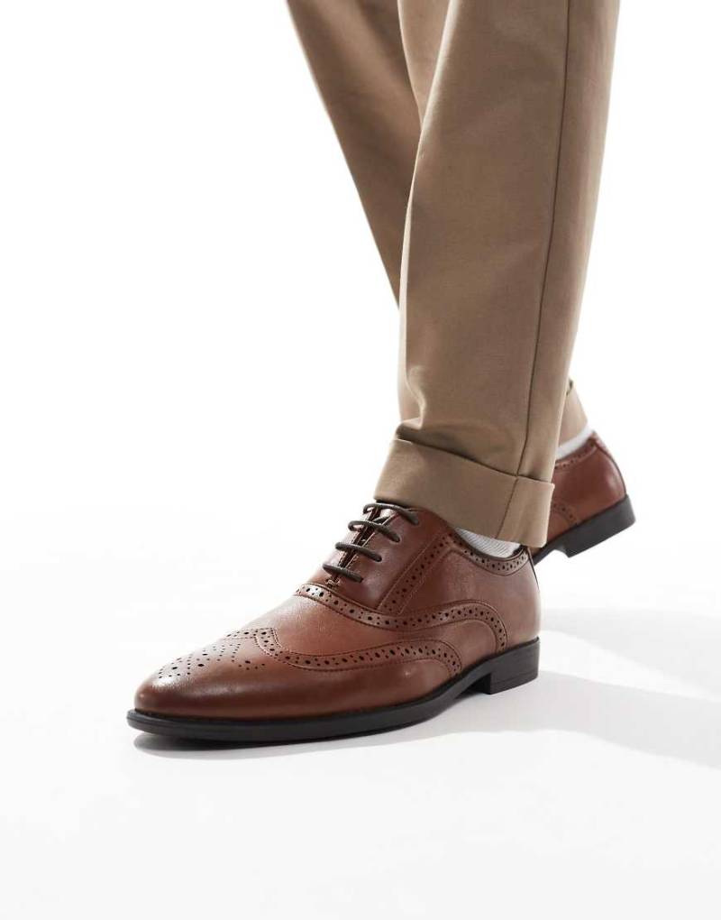 ASOS DESIGN - Schnürschuhe im Budapester Stil in Hellbraun von ASOS DESIGN