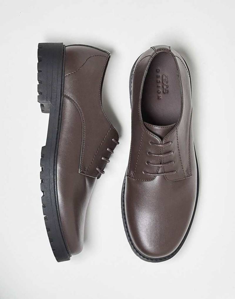 ASOS DESIGN - Schnürschuhe in Braun mit Profilsohle von ASOS DESIGN