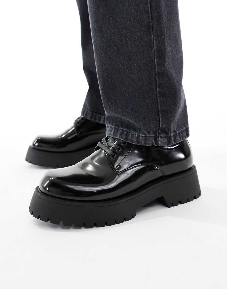 ASOS DESIGN - Schnürschuhe in Schwarz mit dicker Sohle von ASOS DESIGN