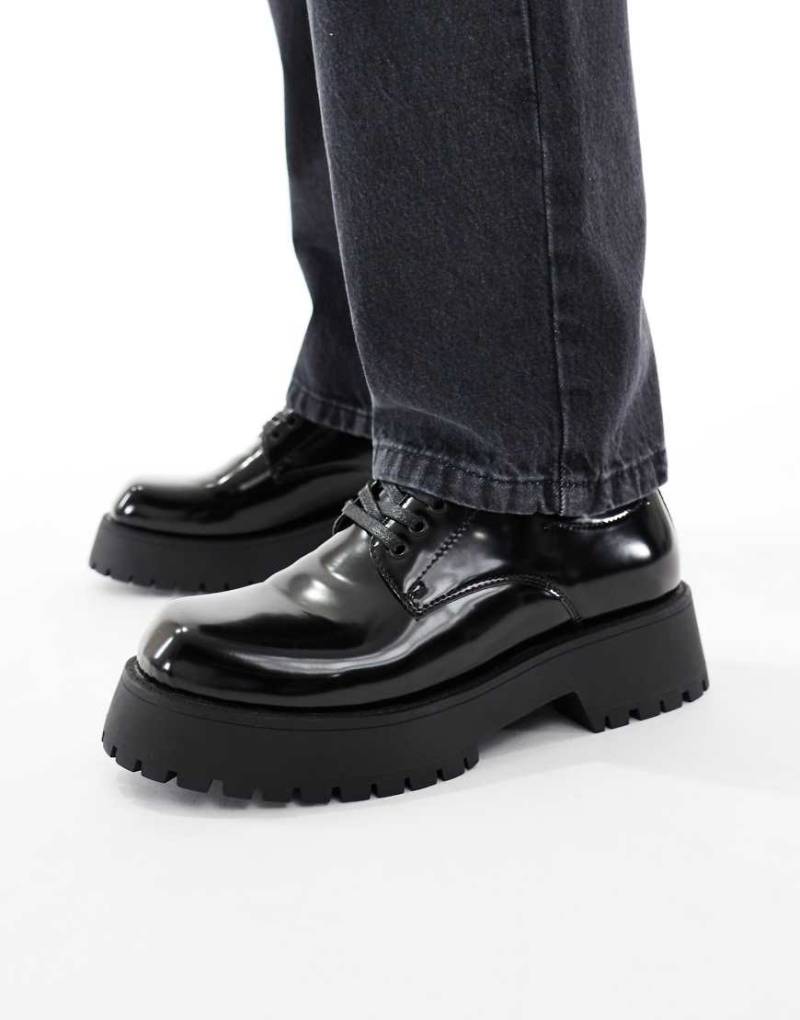 ASOS DESIGN - Schnürschuhe in Schwarz mit dicker Sohle von ASOS DESIGN
